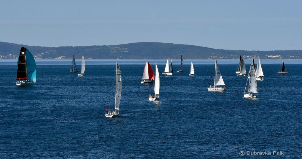 This image has an empty alt attribute; its file name is Komiska-1-1024x539.jpg