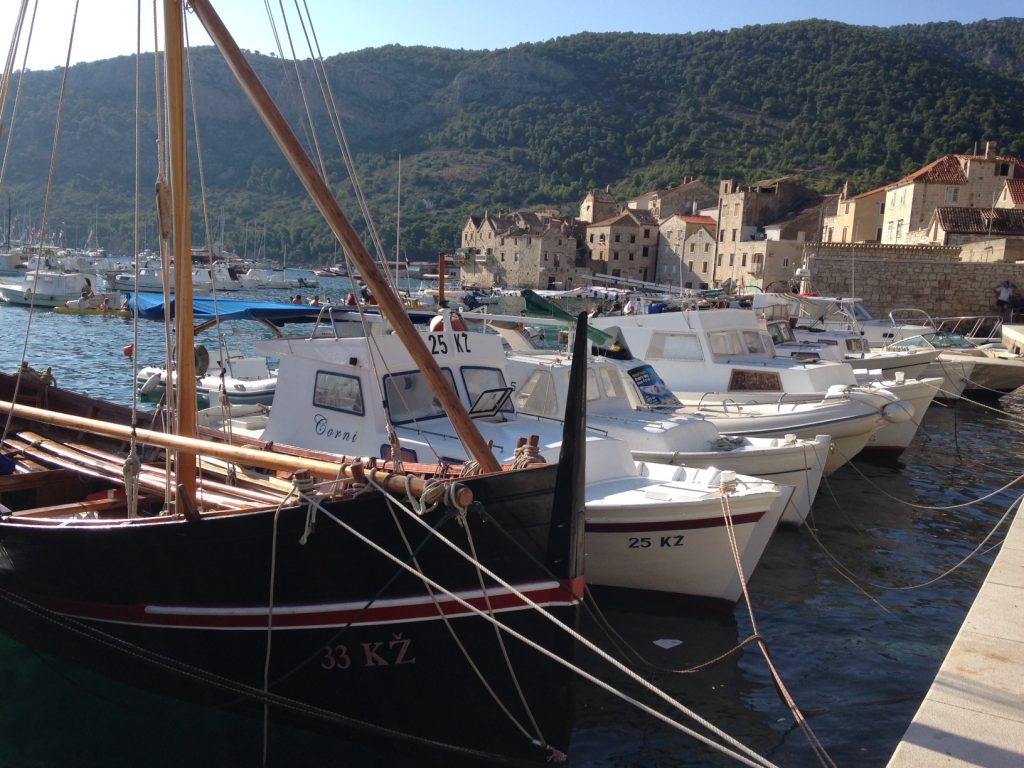 This image has an empty alt attribute; its file name is Komiza_falkusa1-1024x768.jpg