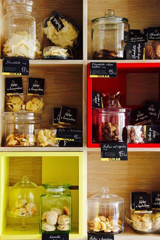 This image has an empty alt attribute; its file name is Slasticarna-cukar.jpg