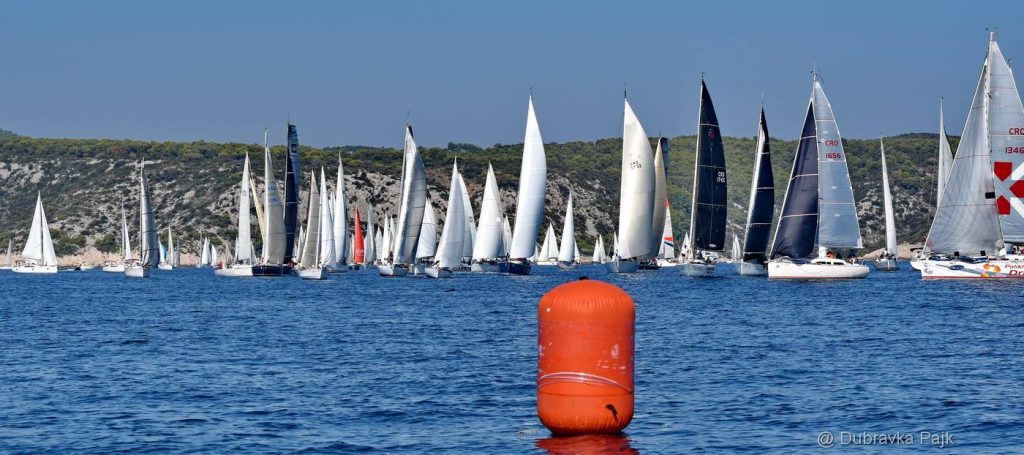 This image has an empty alt attribute; its file name is Vis_regata_Ultra_saiing_Croatia-8-1024x455.jpg