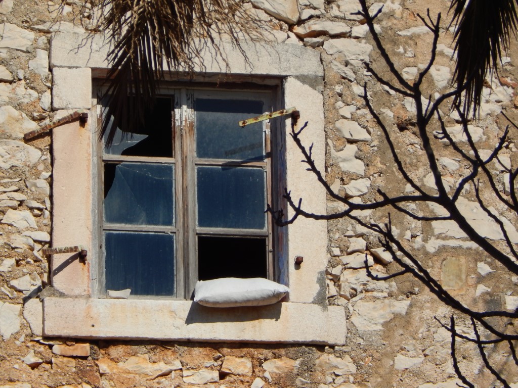 This image has an empty alt attribute; its file name is Milna_otok_Brac-13.jpg